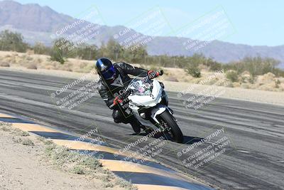 media/Dec-04-2025-Racers Edge (Thu) [[5ebc9f124d]]/3-B Group/3-Session 2 (Turn 7 Inside)/